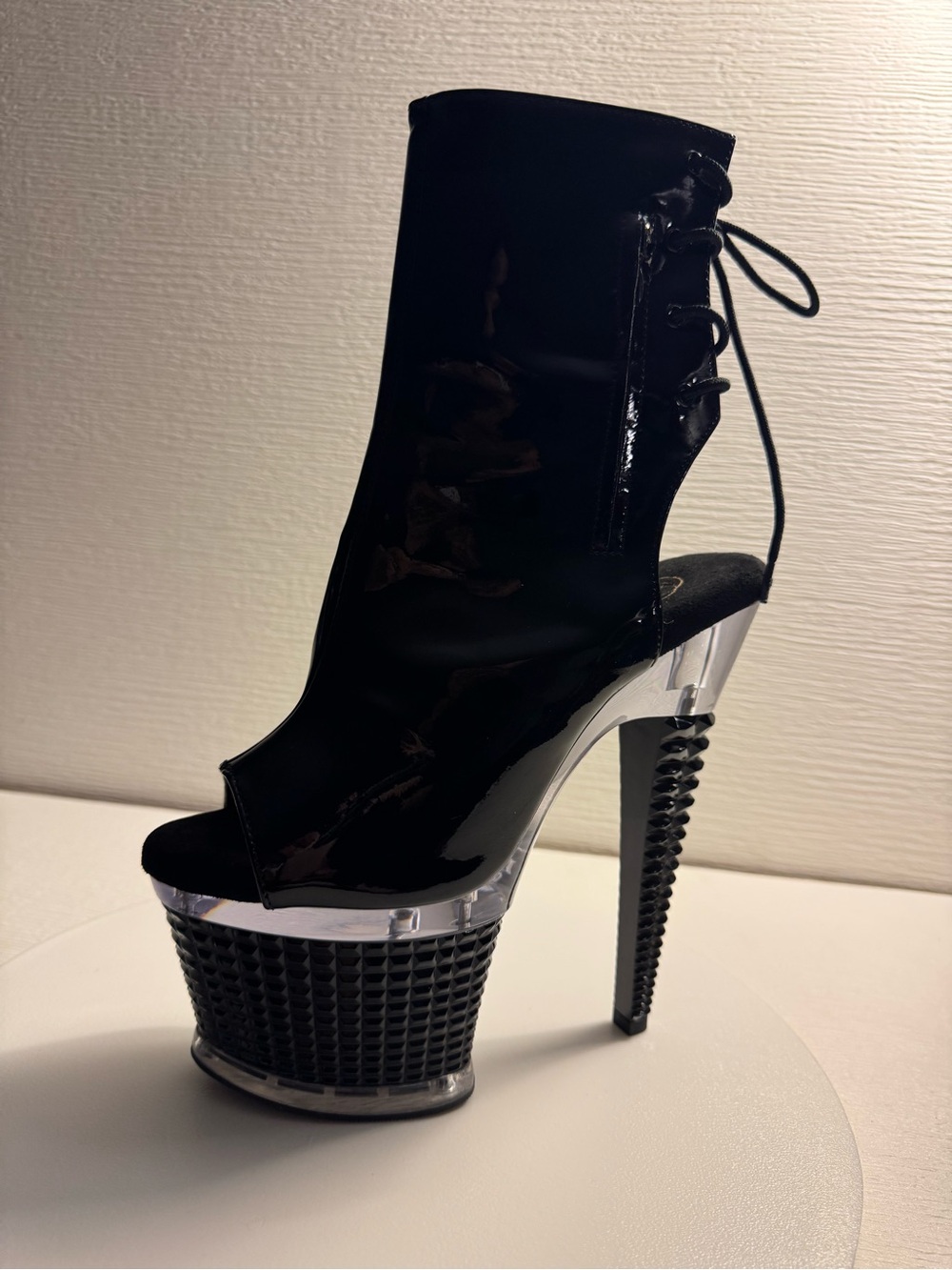 US 6 Black Patent Peep-Toe Platform Heeled Booties - Picture 6 of 7